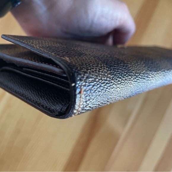 Louis Vuitton Damier Wallet GUC - Picture 10 of 15